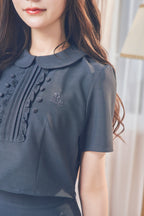 【予約商品】ピンタックロゴ刺繍トップス