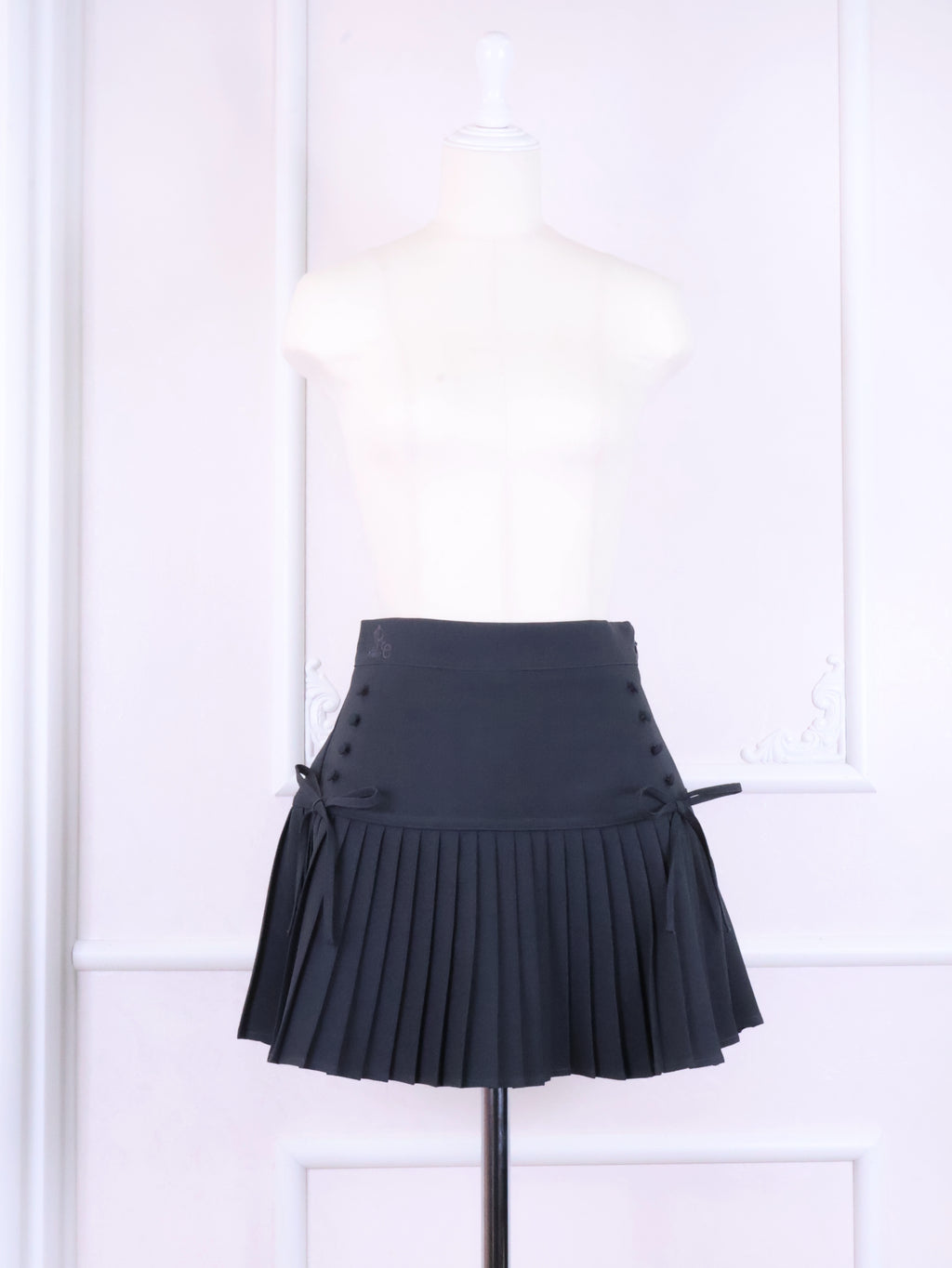 【予約商品】プリーツロゴ刺繍スカート
