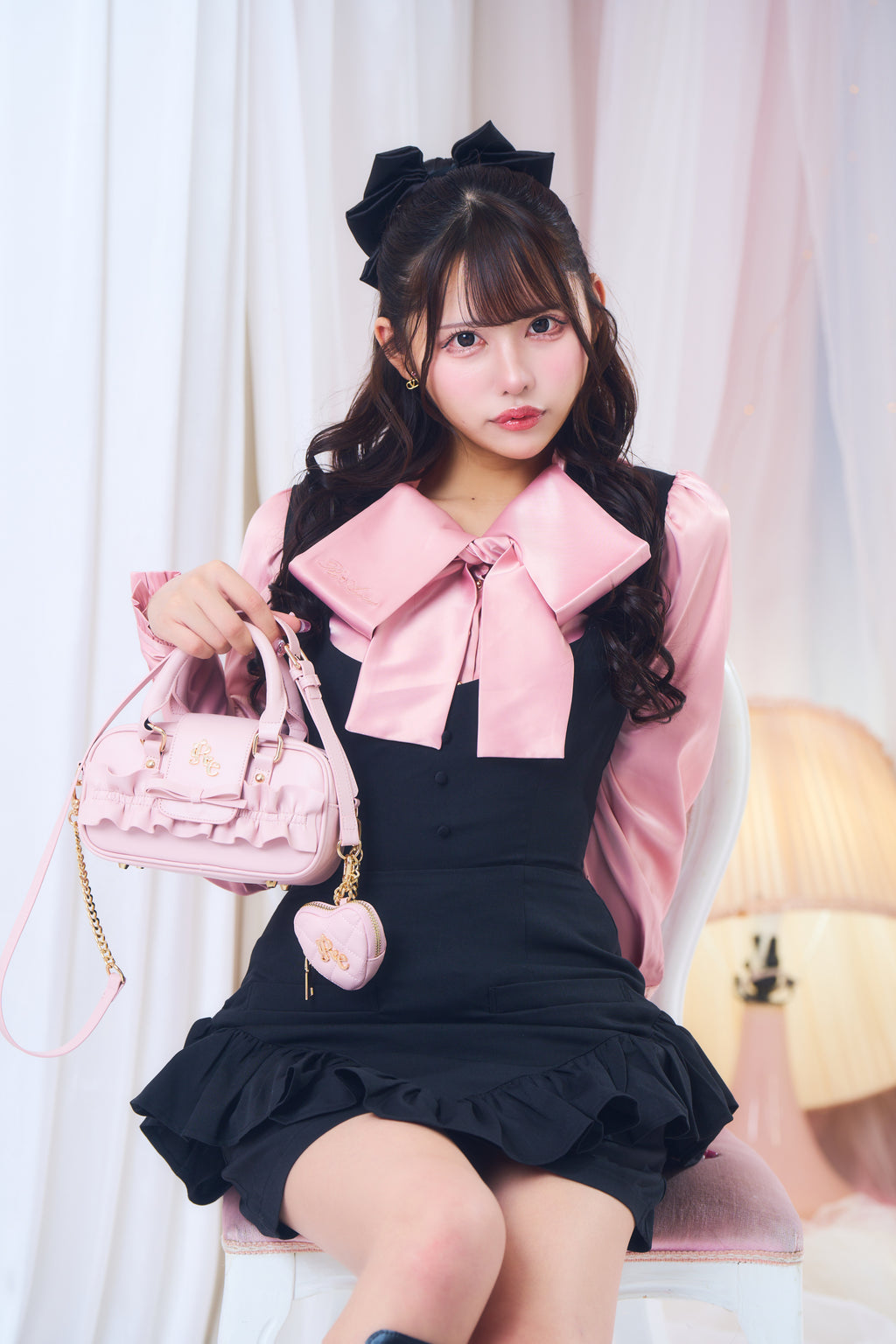 ロゴリボンブラウス